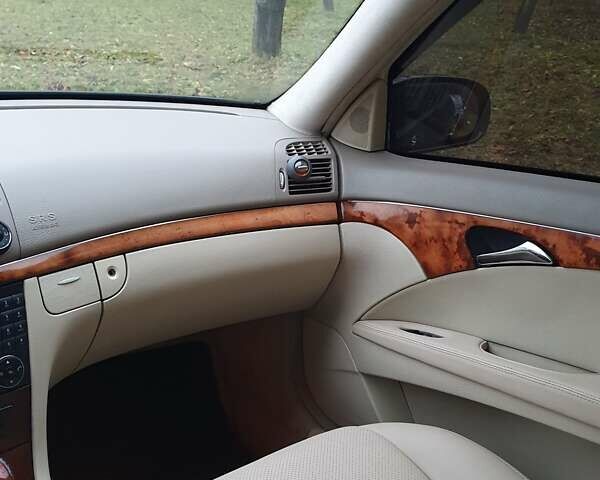 Черный Мерседес Е-Класс, объемом двигателя 2.7 л и пробегом 310 тыс. км за 5500 $, фото 37 на Automoto.ua