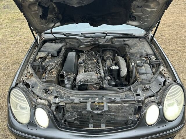 Чорний Мерседес Е-Клас, об'ємом двигуна 3.2 л та пробігом 231 тис. км за 2500 $, фото 4 на Automoto.ua