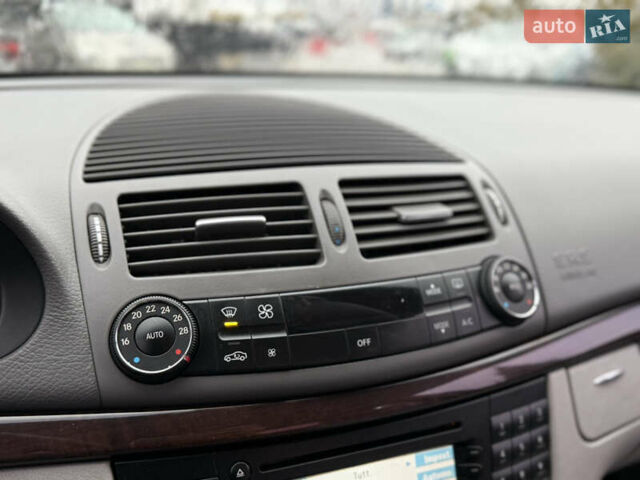 Мерседес Е-Класс 2003 в Городке на Automoto.ua Черный Мерседес Е-Класс, объемом двигателя 2.2 л и пробегом 350 тыс. км за 6999 $, фото 33 на Automoto.ua