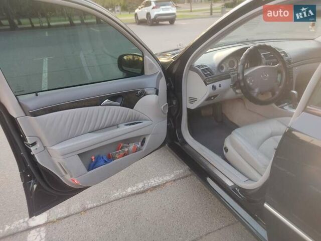 Черный Мерседес Е-Класс, объемом двигателя 2.69 л и пробегом 400 тыс. км за 7700 $, фото 5 на Automoto.ua