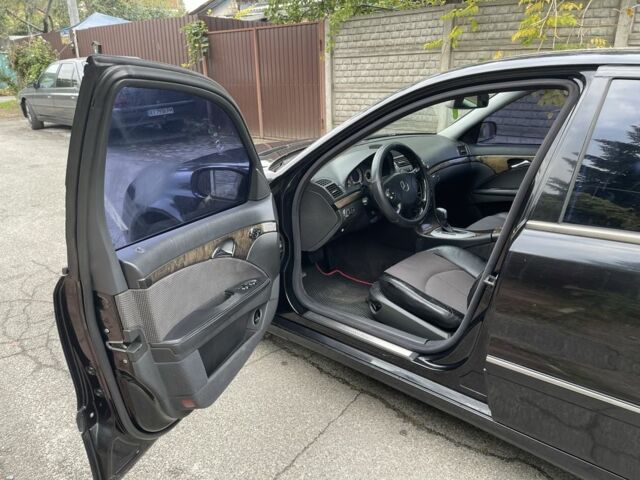 Чорний Мерседес Е-Клас, об'ємом двигуна 1.8 л та пробігом 300 тис. км за 4999 $, фото 7 на Automoto.ua