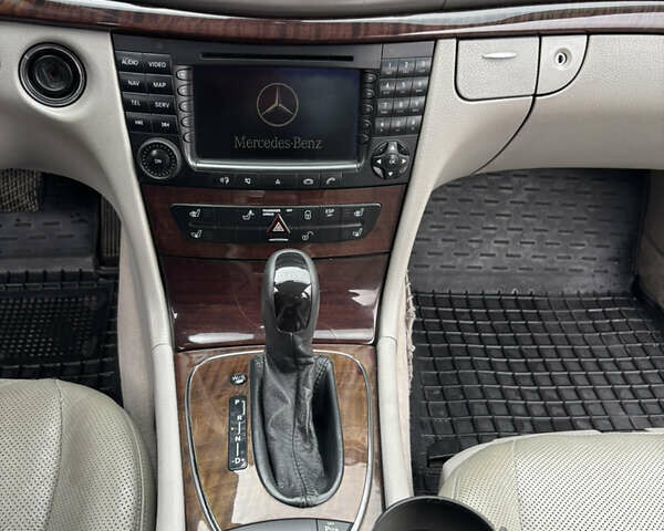 Черный Мерседес Е-Класс, объемом двигателя 3.22 л и пробегом 401 тыс. км за 6600 $, фото 30 на Automoto.ua