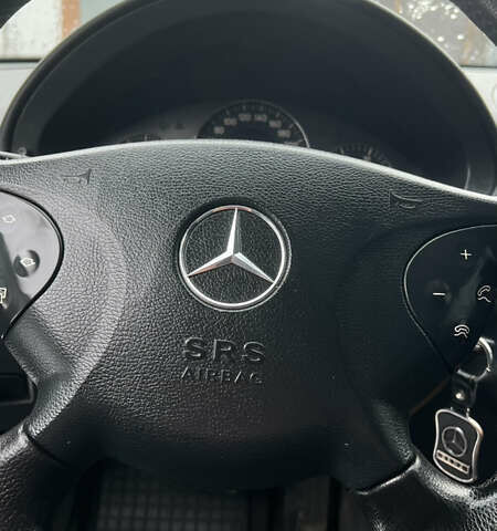 Черный Мерседес Е-Класс, объемом двигателя 2.7 л и пробегом 200 тыс. км за 7750 $, фото 62 на Automoto.ua