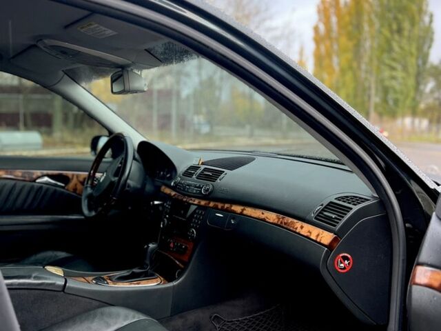 Мерседес Е-Класс 2003 в Кременчуге на Automoto.ua Черный Мерседес Е-Класс, объемом двигателя 2.6 л и пробегом 250 тыс. км за 5500 $, фото 15 на Automoto.ua