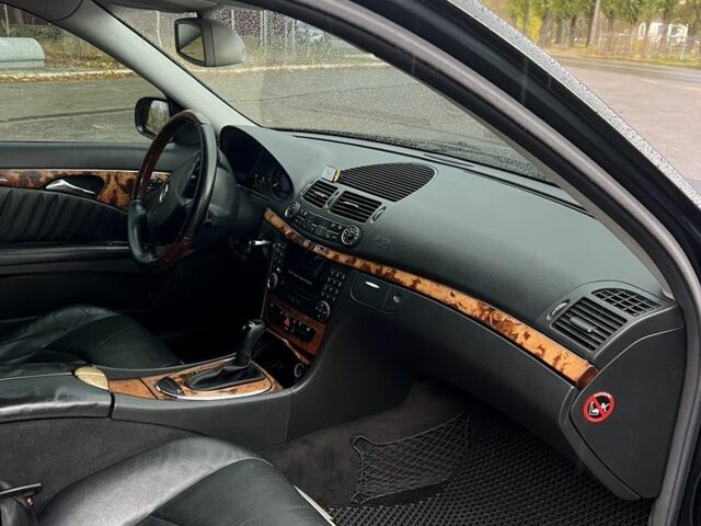 Мерседес Е-Класс 2003 в Кременчуге на Automoto.ua Черный Мерседес Е-Класс, объемом двигателя 2.6 л и пробегом 250 тыс. км за 5500 $, фото 16 на Automoto.ua