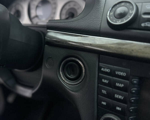 Черный Мерседес Е-Класс, объемом двигателя 2.6 л и пробегом 265 тыс. км за 5500 $, фото 26 на Automoto.ua