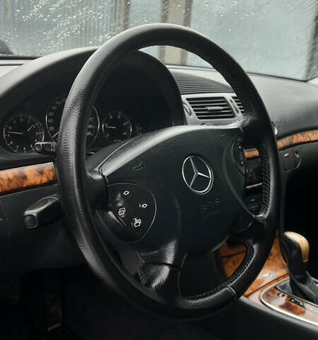 Черный Мерседес Е-Класс, объемом двигателя 2.7 л и пробегом 200 тыс. км за 7750 $, фото 30 на Automoto.ua