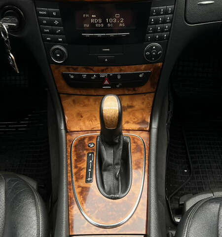 Черный Мерседес Е-Класс, объемом двигателя 2.7 л и пробегом 200 тыс. км за 7750 $, фото 25 на Automoto.ua