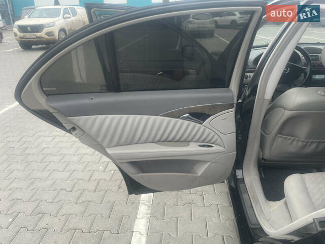 Черный Мерседес Е-Класс, объемом двигателя 2.2 л и пробегом 300 тыс. км за 6700 $, фото 9 на Automoto.ua