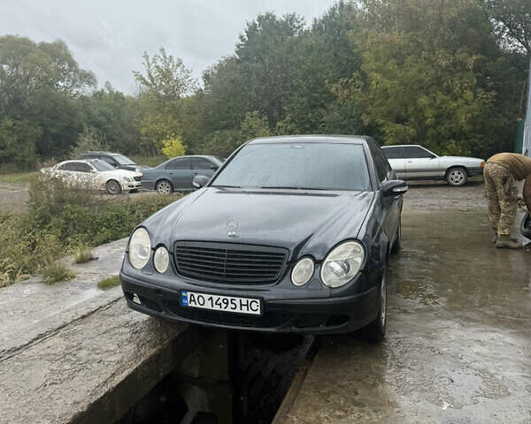 Черный Мерседес Е-Класс, объемом двигателя 2.2 л и пробегом 400 тыс. км за 4600 $, фото 6 на Automoto.ua