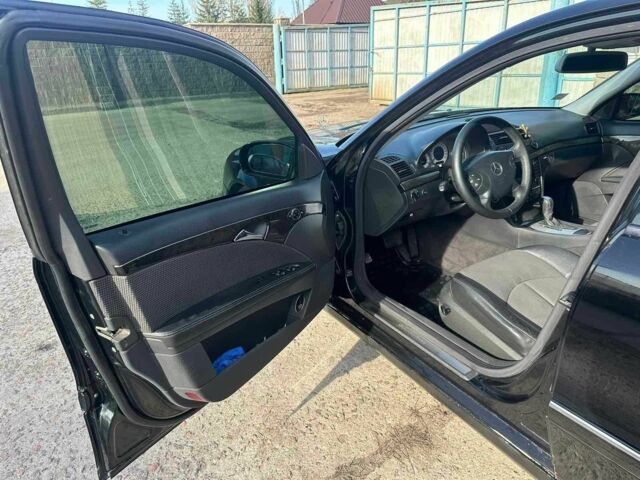 Черный Мерседес Е-Класс, объемом двигателя 2.7 л и пробегом 357 тыс. км за 8000 $, фото 5 на Automoto.ua