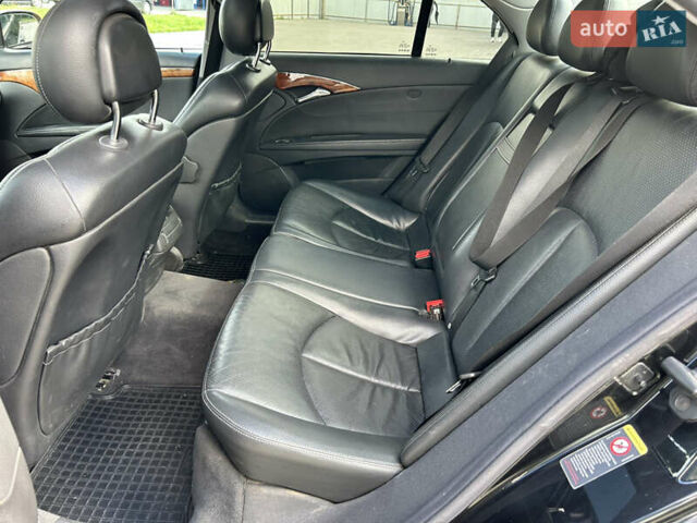 Черный Мерседес Е-Класс, объемом двигателя 3.2 л и пробегом 425 тыс. км за 5299 $, фото 27 на Automoto.ua