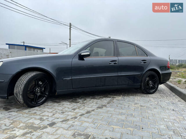 Черный Мерседес Е-Класс, объемом двигателя 3.22 л и пробегом 401 тыс. км за 6600 $, фото 4 на Automoto.ua