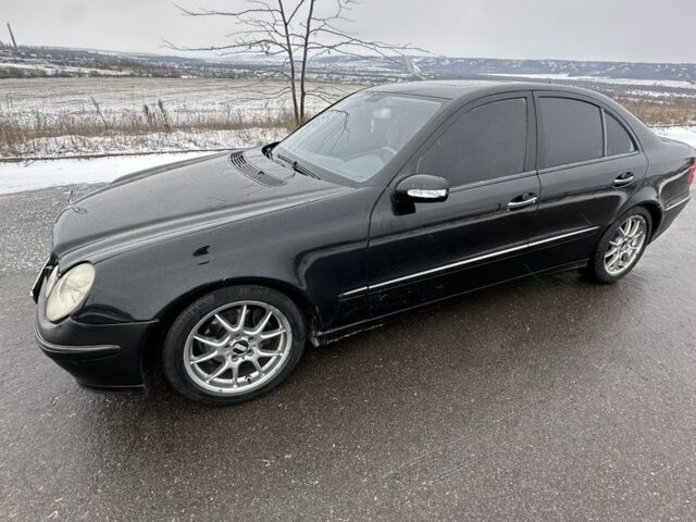 Черный Мерседес Е-Класс, объемом двигателя 3.2 л и пробегом 333 тыс. км за 2700 $, фото 6 на Automoto.ua