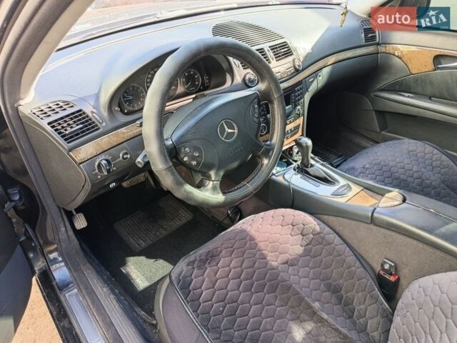 Чорний Мерседес Е-Клас, об'ємом двигуна 2.7 л та пробігом 350 тис. км за 6300 $, фото 4 на Automoto.ua