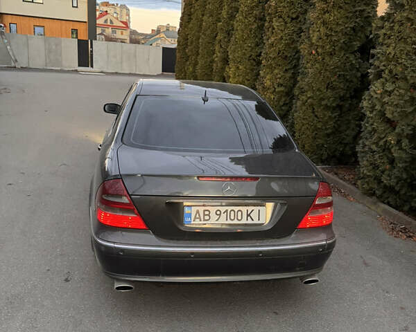 Черный Мерседес Е-Класс, объемом двигателя 2.6 л и пробегом 346 тыс. км за 6400 $, фото 11 на Automoto.ua