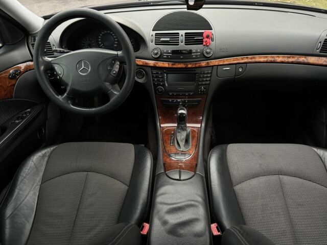 Черный Мерседес Е-Класс, объемом двигателя 1.8 л и пробегом 220 тыс. км за 6750 $, фото 4 на Automoto.ua