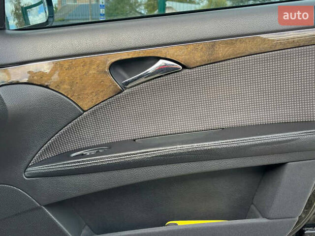 Черный Мерседес Е-Класс, объемом двигателя 1.8 л и пробегом 330 тыс. км за 9000 $, фото 15 на Automoto.ua