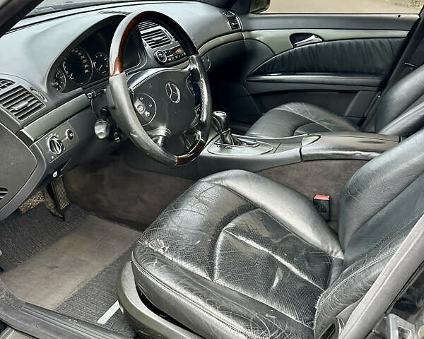 Черный Мерседес Е-Класс, объемом двигателя 3.2 л и пробегом 460 тыс. км за 7900 $, фото 32 на Automoto.ua