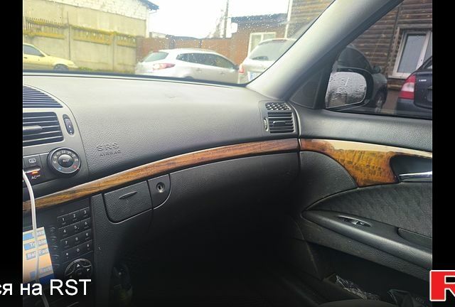 Черный Мерседес Е-Класс, объемом двигателя 1.8 л и пробегом 390 тыс. км за 6750 $, фото 10 на Automoto.ua