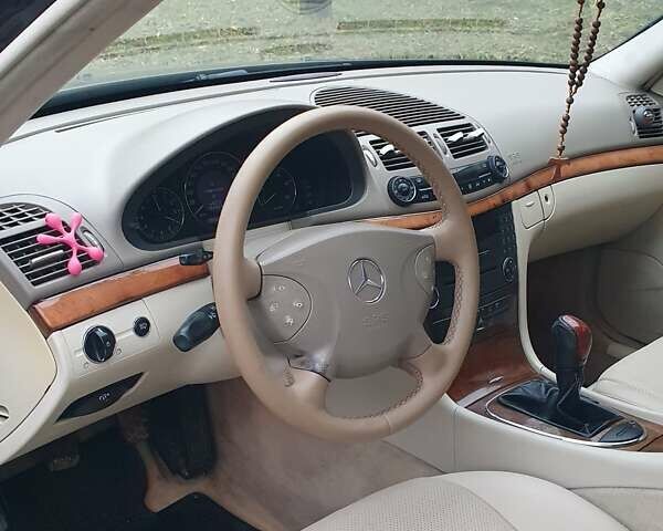 Черный Мерседес Е-Класс, объемом двигателя 2.7 л и пробегом 310 тыс. км за 5500 $, фото 32 на Automoto.ua