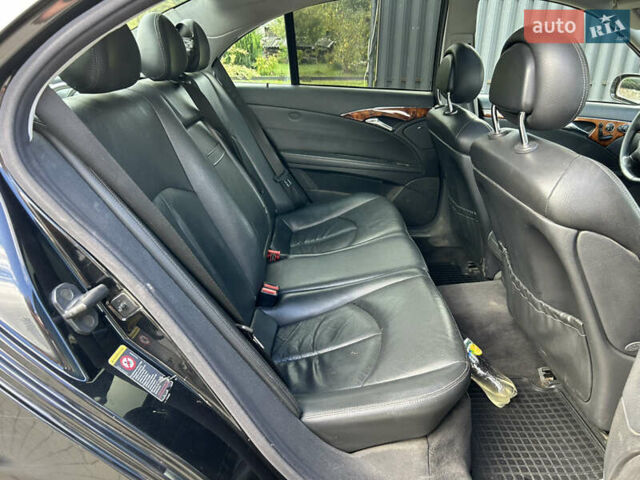 Черный Мерседес Е-Класс, объемом двигателя 3.2 л и пробегом 425 тыс. км за 5299 $, фото 30 на Automoto.ua