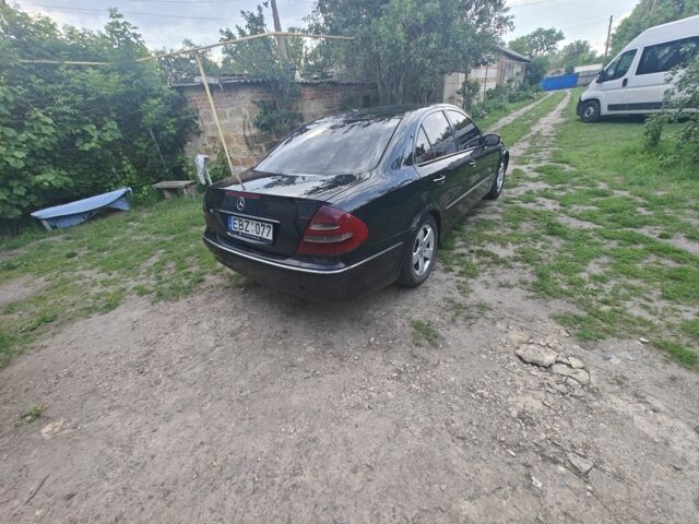 Черный Мерседес Е-Класс, объемом двигателя 0 л и пробегом 300 тыс. км за 3999 $, фото 4 на Automoto.ua