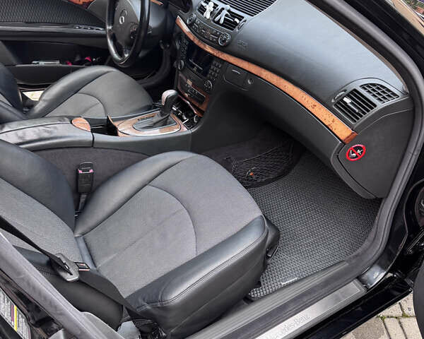 Черный Мерседес Е-Класс, объемом двигателя 3.2 л и пробегом 375 тыс. км за 8000 $, фото 11 на Automoto.ua