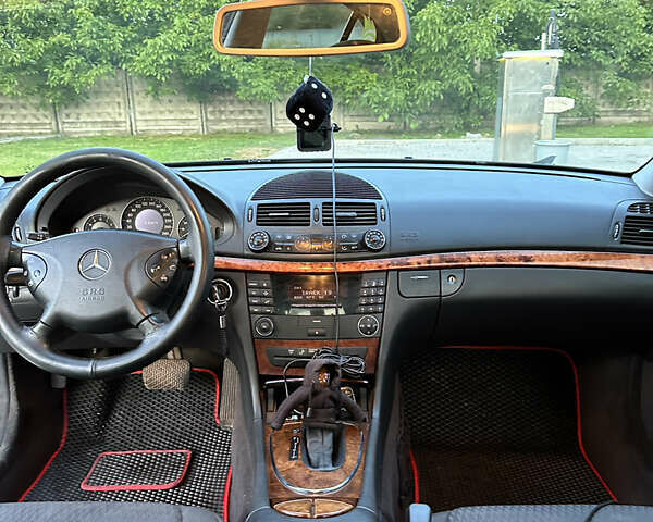Мерседес Е-Класс 2003 в Дунаевцах на Automoto.ua Черный Мерседес Е-Класс, объемом двигателя 1.8 л и пробегом 265 тыс. км за 6400 $, фото 1 на Automoto.ua