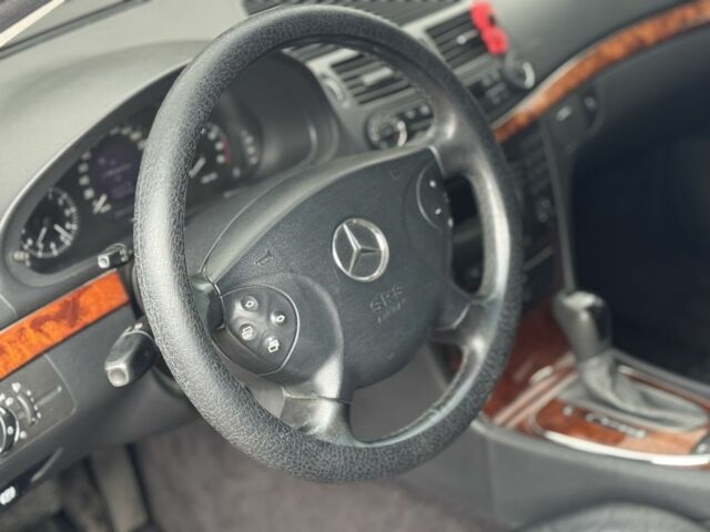 Черный Мерседес Е-Класс, объемом двигателя 1.8 л и пробегом 220 тыс. км за 6750 $, фото 9 на Automoto.ua