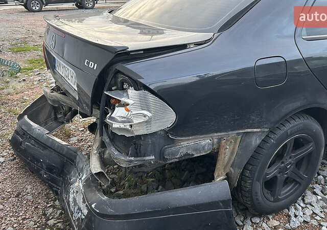 Черный Мерседес Е-Класс, объемом двигателя 2.2 л и пробегом 388 тыс. км за 3400 $, фото 4 на Automoto.ua