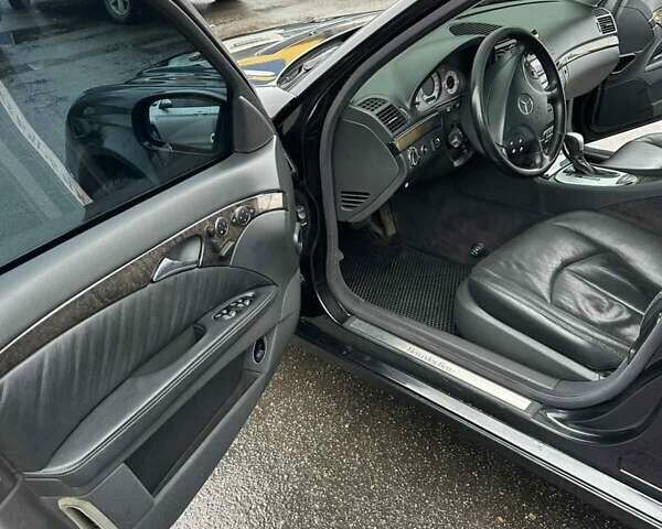 Черный Мерседес Е-Класс, объемом двигателя 3.2 л и пробегом 390 тыс. км за 6100 $, фото 18 на Automoto.ua