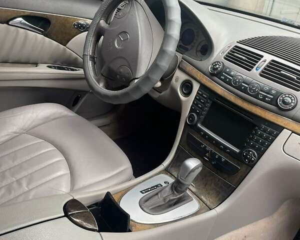 Черный Мерседес Е-Класс, объемом двигателя 2.7 л и пробегом 340 тыс. км за 5300 $, фото 13 на Automoto.ua