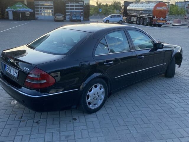 Черный Мерседес Е-Класс, объемом двигателя 2.2 л и пробегом 350 тыс. км за 3700 $, фото 3 на Automoto.ua