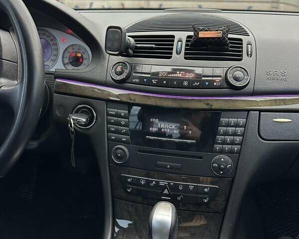 Черный Мерседес Е-Класс, объемом двигателя 3.2 л и пробегом 390 тыс. км за 6100 $, фото 11 на Automoto.ua