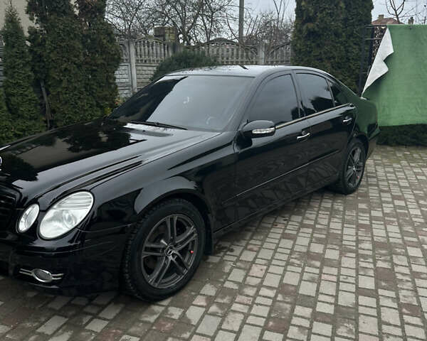 Черный Мерседес Е-Класс, объемом двигателя 2.15 л и пробегом 450 тыс. км за 7800 $, фото 1 на Automoto.ua