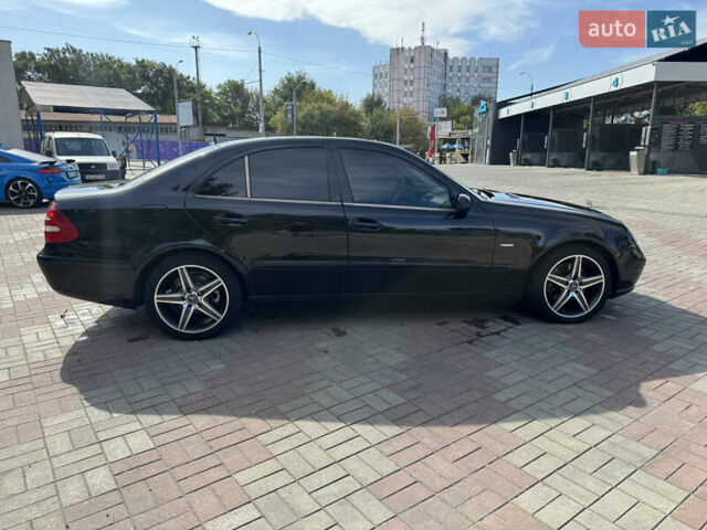 Черный Мерседес Е-Класс, объемом двигателя 4.97 л и пробегом 360 тыс. км за 10000 $, фото 4 на Automoto.ua