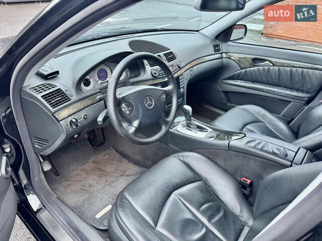 Черный Мерседес Е-Класс, объемом двигателя 3.2 л и пробегом 280 тыс. км за 5900 $, фото 20 на Automoto.ua