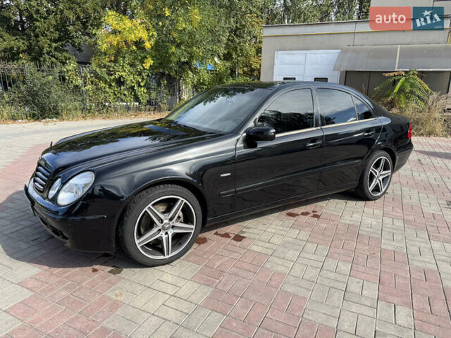 Черный Мерседес Е-Класс, объемом двигателя 4.97 л и пробегом 360 тыс. км за 10000 $, фото 11 на Automoto.ua
