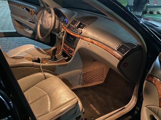 Чорний Мерседес Е-Клас, об'ємом двигуна 2.2 л та пробігом 344 тис. км за 3700 $, фото 3 на Automoto.ua