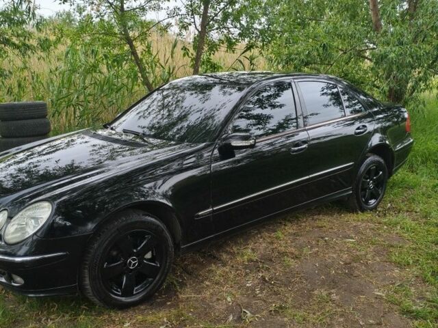 Черный Мерседес Е-Класс, объемом двигателя 3 л и пробегом 445 тыс. км за 4747 $, фото 3 на Automoto.ua