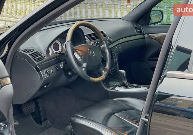 Черный Мерседес Е-Класс, объемом двигателя 2 л и пробегом 390 тыс. км за 7000 $, фото 7 на Automoto.ua