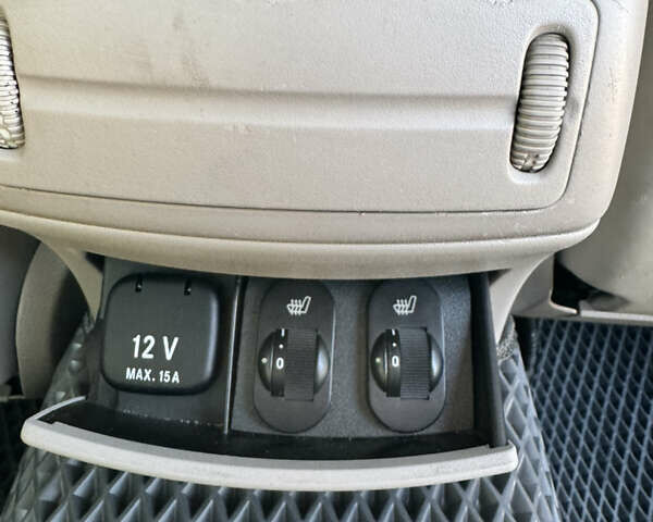 Чорний Мерседес Е-Клас, об'ємом двигуна 1.8 л та пробігом 330 тис. км за 6550 $, фото 10 на Automoto.ua