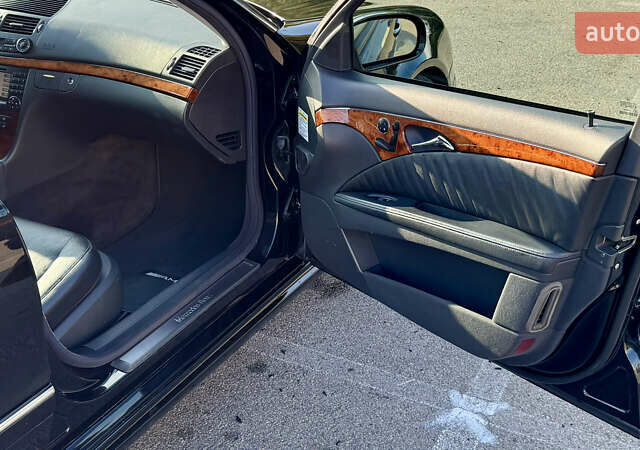 Черный Мерседес Е-Класс, объемом двигателя 5 л и пробегом 238 тыс. км за 12000 $, фото 11 на Automoto.ua