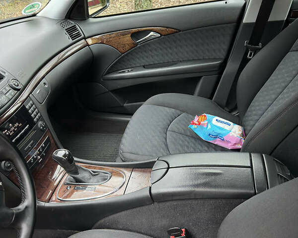 Чорний Мерседес Е-Клас, об'ємом двигуна 1.8 л та пробігом 298 тис. км за 7500 $, фото 22 на Automoto.ua