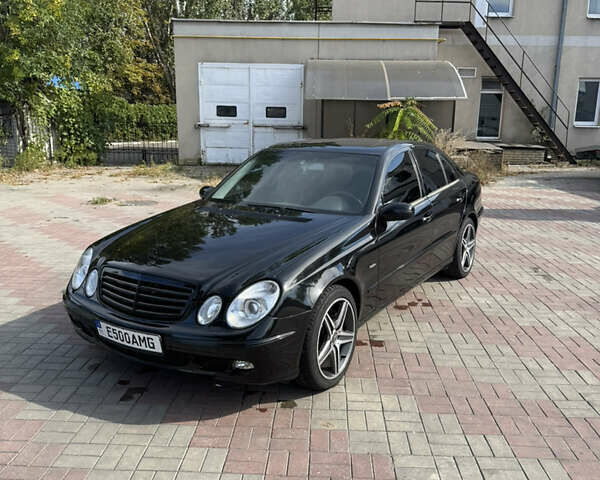 Черный Мерседес Е-Класс, объемом двигателя 4.97 л и пробегом 360 тыс. км за 10000 $, фото 10 на Automoto.ua