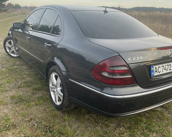 Черный Мерседес Е-Класс, объемом двигателя 2.15 л и пробегом 400 тыс. км за 6990 $, фото 6 на Automoto.ua