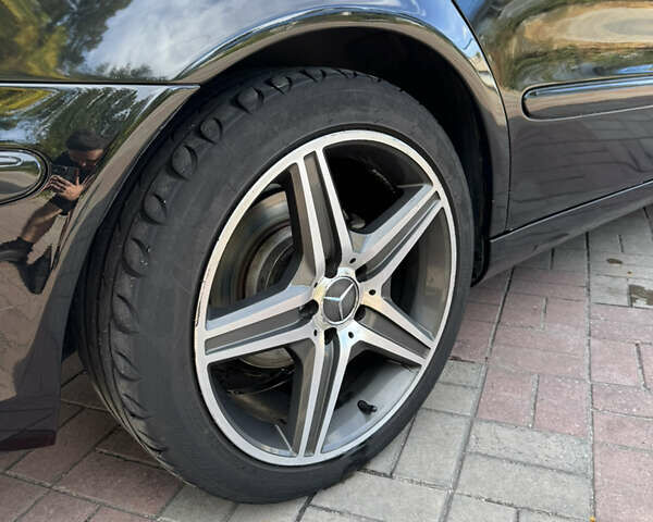 Черный Мерседес Е-Класс, объемом двигателя 4.97 л и пробегом 360 тыс. км за 10000 $, фото 12 на Automoto.ua