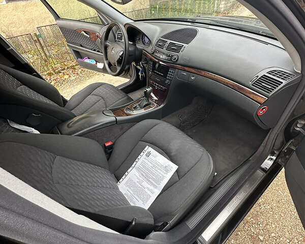 Черный Мерседес Е-Класс, объемом двигателя 1.8 л и пробегом 267 тыс. км за 6950 $, фото 22 на Automoto.ua