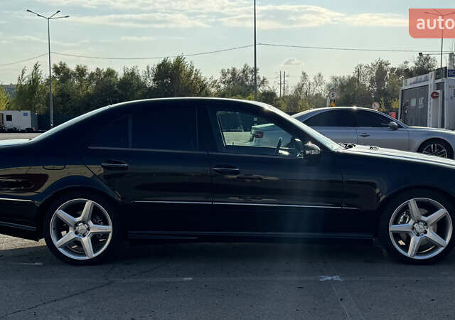 Черный Мерседес Е-Класс, объемом двигателя 5 л и пробегом 238 тыс. км за 12000 $, фото 4 на Automoto.ua